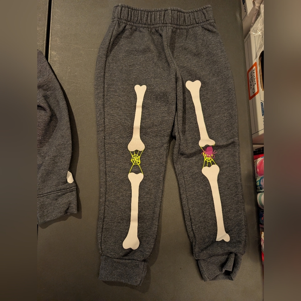 Cat & Jack Charcoal Gray Hoodie & Pant Set with Neon Green Accent Size 4T - Picture 8 of 10